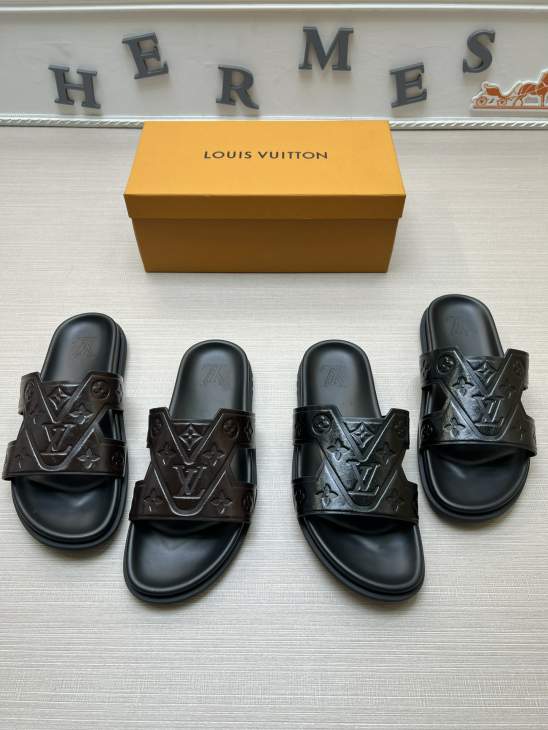 Picture of Louis Vuitton Slippers _SKULVsz38-45mnf03571375